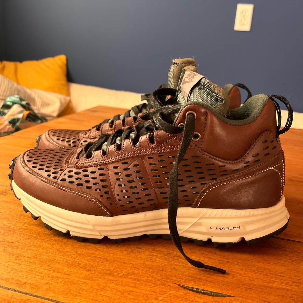 NIKE Lunar LDV Sneakerboot Premium
QS in Barkroot Brown
